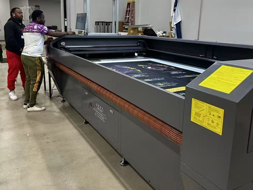 130 inches ultra wide laser cutting machine.jpg